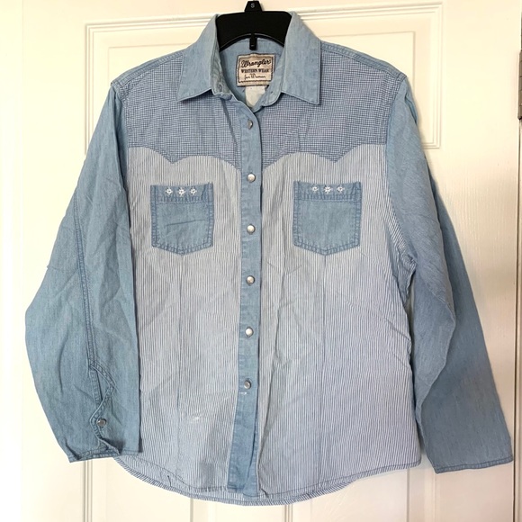 Vintage Wrangler Western Denim Button Down Shirt - Picture 4 of 14